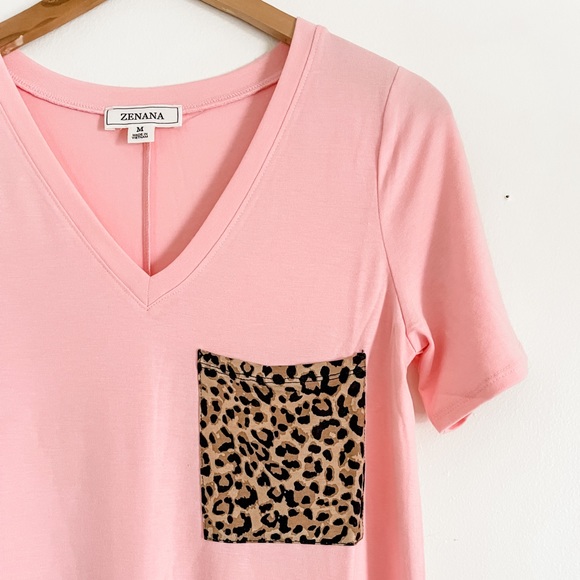 Zenana V Neck Tee Leopard Pocket - Picture 3 of 6